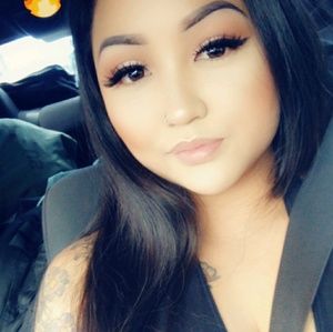 Meet your Posher, Desialyn